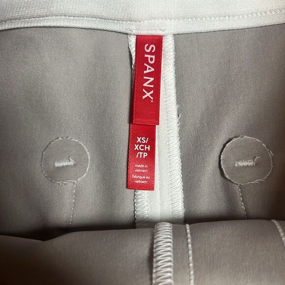 Spanx Classic 6” White Shorts, size XS - Picture 3 of 9
